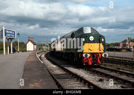 Vapore e treni diesel a Swanwick Junction Butterley ferrovia Midland centro nel Derbyshire, Inghilterra Foto Stock