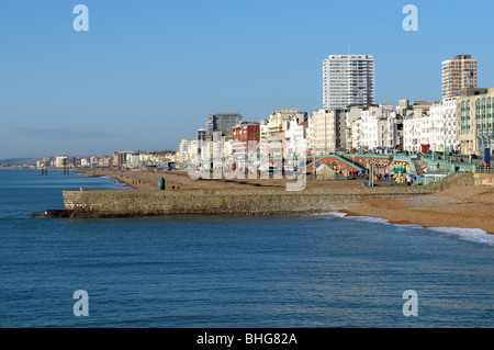 Un groyne sul lungomare di Brighton. Foto Stock
