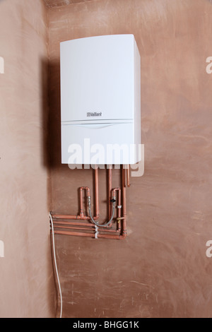 Installazione di un nuovo Vaillant ecotech 637 caldaia a condensazione. Foto Stock