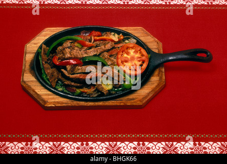 Carni bovine fajitas, ristorante messicano, cibo messicano, messicano cibo e bevanda, cibo e bevande, Novato, California, Stati Uniti Foto Stock