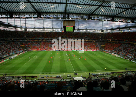 Vista dentro il Waldstadion o Commerzbank-Arena, Francoforte, Germania durante una partita al 2006 Coppa del Mondo di calcio Foto Stock