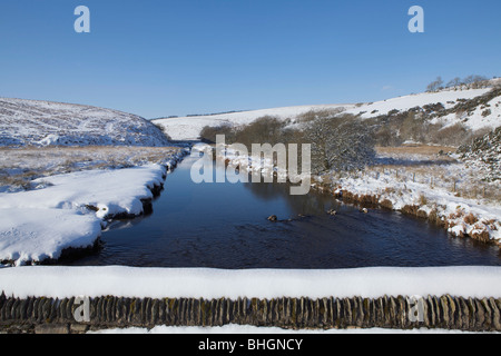 Ponte Landacre nella neve, Parco Nazionale di Exmoor, Fiume Barle, Mori Foto Stock