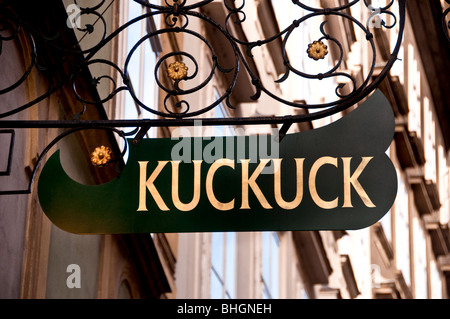 Cartello fuori la Kuckuck ristorante nel centro di Vienna Austria Foto Stock