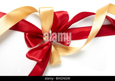 Nastri di raso su sfondo bianco Foto Stock
