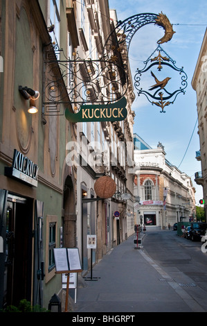 Strada di Vienna al di fuori del ristorante Kuckuck Foto Stock