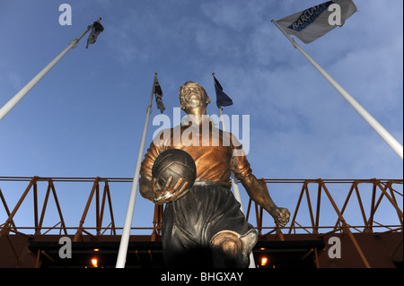 Statua di Wolverhampton Wanderers Football Club leggenda Billy Wright all'Molineux Stadium Foto Stock