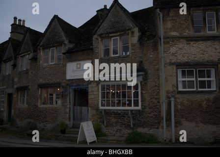 Quintessentially English shop nel villaggio di Lacock WILTSHIRE REGNO UNITO Foto Stock