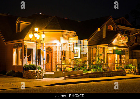 Il Centro di gallerie di notte, Cambria, California Foto Stock