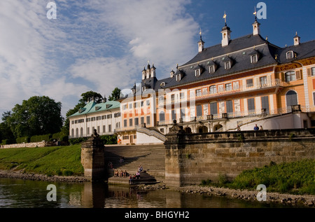 Vista di Schloss Pillnitz vicino a Dresda in Sassonia Germania Foto Stock