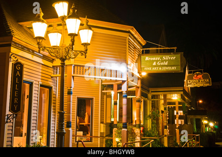 Il Centro di gallerie di notte, Cambria, California Foto Stock