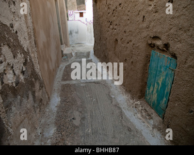 Nei vicoli di una vecchia città Foto Stock