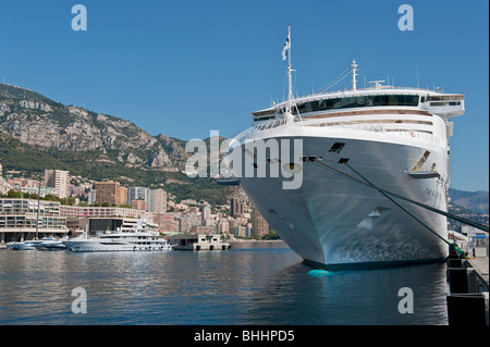 Lussuosa nave da crociera Aurora Princess ormeggiata nel porto Ercole, il Principato di Monaco Foto Stock