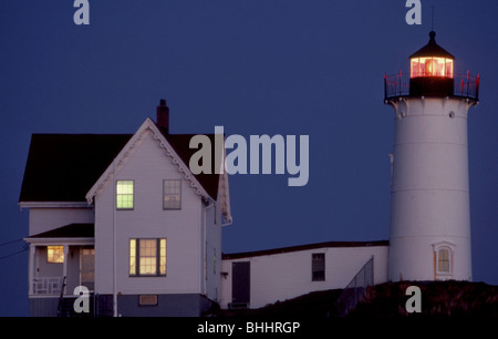 Il Cape Neddick Faro è una famosa icona americana e un classico esempio di un faro, situato a York, Maine. Foto Stock