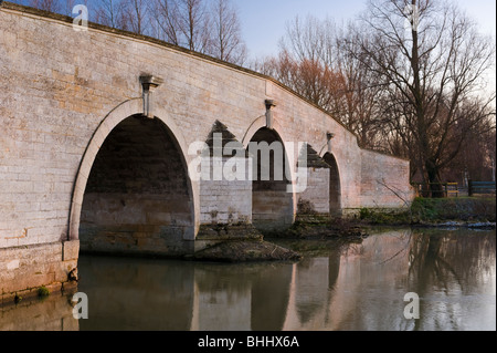 Calcare ponte sopra il fiume Nene, vicino a Peterborough, CAMBRIDGESHIRE Foto Stock