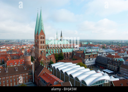 Vista della città mostra Marienkirche, Lubecca, Schleswig-Holstein, Germania Foto Stock