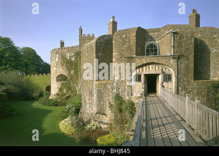 Il mantenere con alberi, Castello di Longtown, Herefordshire, 1992. Artista: sconosciuto Foto Stock