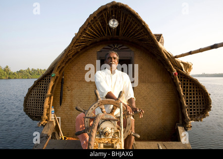 Il Kerala India meridionale backwaters houseboat capitano di viaggio Foto Stock