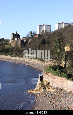 Ravenscraig castello e blocchi a torre kirkcaldy fife scozia gennaio 2010 Foto Stock