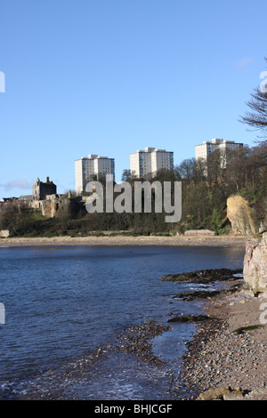 Ravenscraig castello e blocchi a torre kirkcaldy fife scozia gennaio 2010 Foto Stock