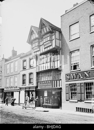 Signor Land's attrezzo agricolo magazzino, High Street, Tewkesbury, Gloucestershire, C1860-c1922. Artista: Henry Taunt Foto Stock