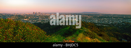 Vista panoramica di Los Angeles proliferazione urbana dal di sopra Parco Osservatorio Griffith Foto Stock