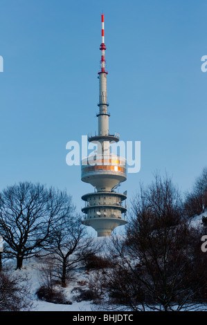 Monaco di Baviera Olympic tower nella neve Foto Stock