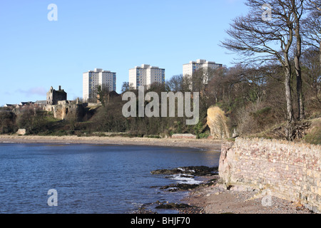 Ravenscraig castello e blocchi a torre kirkcaldy fife scozia gennaio 2010 Foto Stock