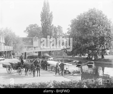 Edward, Principe di Galles seduta sul Arethusa, Goring, Oxfordshire, C1860-c1922. Artista: Henry Taunt Foto Stock