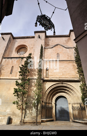 Sportello laterale della basilica di Santa Maria de Vilafranca del Penedès Foto Stock