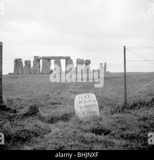 Stonehenge, Amesbury, Wiltshire, 1935. Artista: Miss Wight Foto Stock