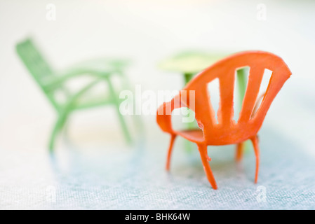 Miniatura sedie in plastica Foto Stock