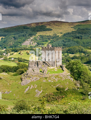 Il castello di Dolwyddelan in estate, Dolwyddelan, vicino a Betws-y-Coed, Snowdonia National Park, North Wales, Regno Unito Foto Stock