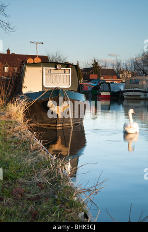 Fiume Kennett e Kennet and Avon Canal a Newbury, Berkshire, Regno Unito Foto Stock