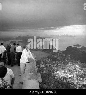 Juergens, Curd, 13.12.1915 - 18.6.1982, attore tedesco, a metà lunghezza, a Rio de Janeiro, Brasile, circa 1960s, Foto Stock