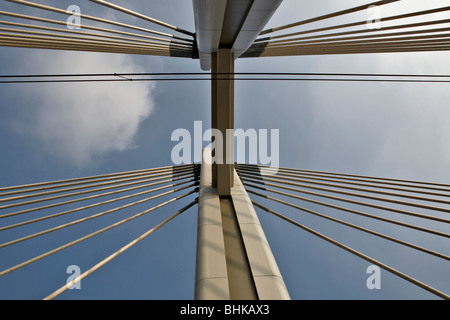 Ponte sul fiume Po, la rete ferroviaria ad alta velocità, San Rocco al Porto, Valle Po, Italia Foto Stock