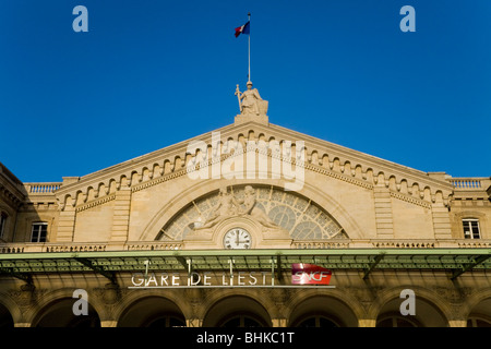 Ingresso principale e di fronte alla stazione Gare de l'Est della stazione ferroviaria di Parigi, Francia. Foto Stock