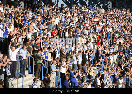 Riempito stand durante una partita in casa del Lech Poznan Foto Stock