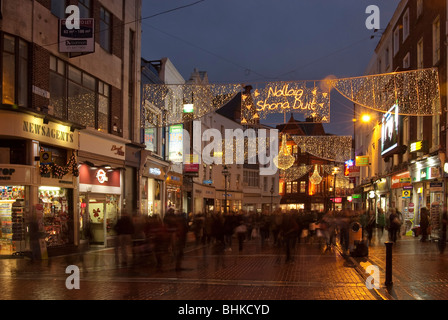 Dublino Shopping natalizio su Grafton Street Foto Stock