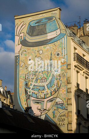 Il murale di mappa stradale / piano stradale di Parigi, dipinta sul frontone di un appartamento parigino blocco. Parigi. La Francia. Foto Stock