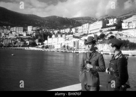 Geografia / viaggio, Monaco, politica, occupazione italiana e tedesca 1942 - 1944, soldato italiano e corrispondente tedesco della guerra della Luftwaffe sulla costa, probabilmente maggio 1943, Foto Stock