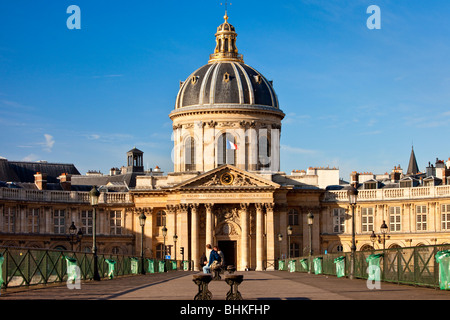 Institut de France e Pont des Arts lungo la Senna, Parigi, Francia Foto Stock