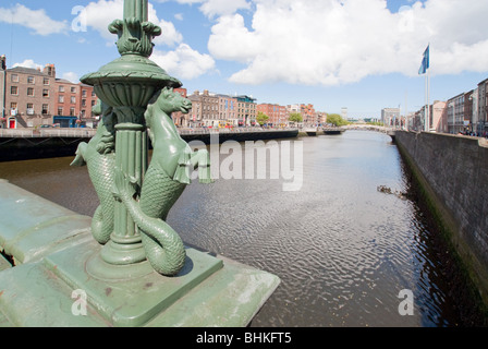 I cavallucci marini sul ponte di Grattan Dublino Irlanda Foto Stock