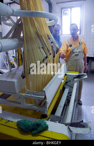 Conduzione familiare e fabbrica di pasta alimentare in Lari, Italia: Martelli Famiglia di pastai Foto Stock