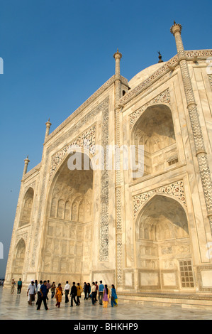 Il Taj Mahal, una delle meraviglie architettoniche del mondo, Agra, Uttar Pradesh, India Foto Stock