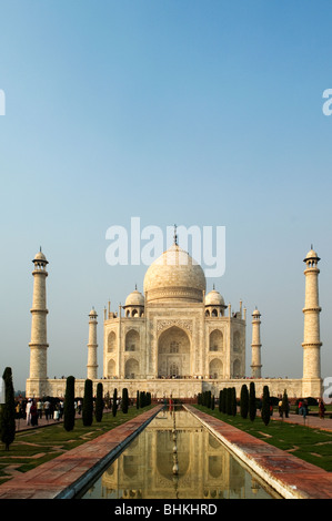 Il Taj Mahal, una delle meraviglie architettoniche del mondo, Agra, Uttar Pradesh, India Foto Stock