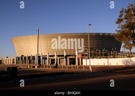 Il design moderno del Stadio Green Point di Città del Capo Sud Africa sede per la Coppa del Mondo 2010 visto al tramonto Foto Stock