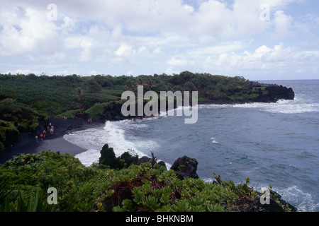 Spiaggia di sabbia nera, Wai'anapanapa State Park, Maui, Hawaii Foto Stock