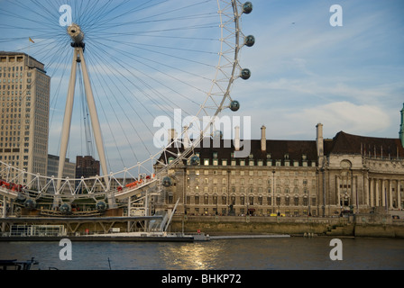 Una vista sul fiume Tamigi dal London Eye, Londra, Inghilterra. Foto Stock