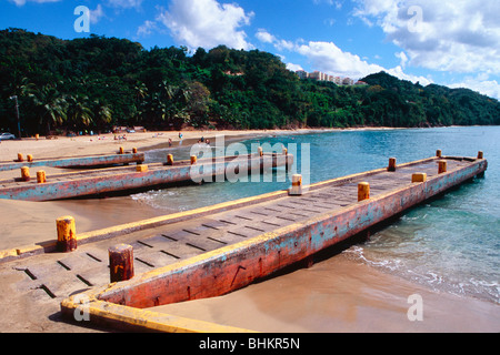 Old Navy Pier per le imbarcazioni di salvataggio, Crashboat Beach, Puerto Rico Foto Stock