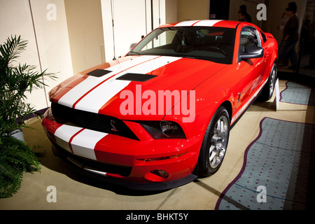 Red white strip ford mustang sport coupe Auto Foto Stock